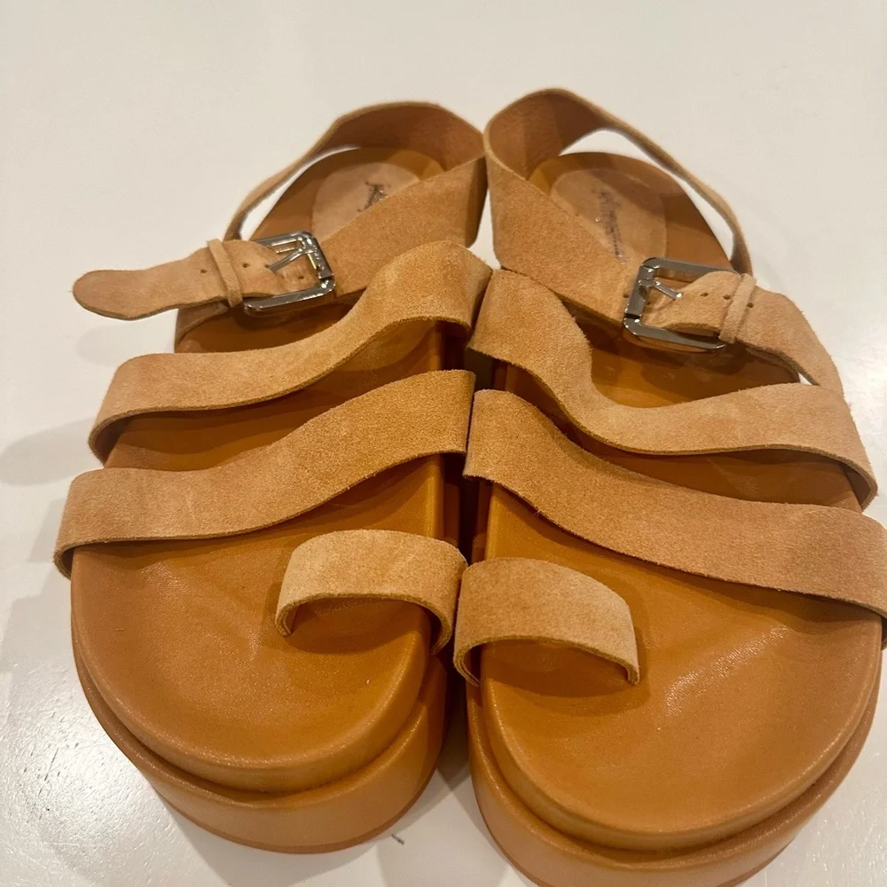 Nwot Jeffrey Campbell’s mustard colored Suede Strappy Slide Sandals sz 8